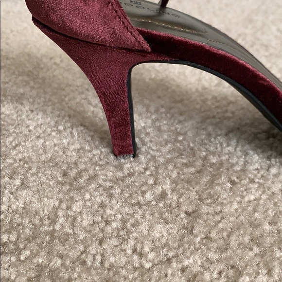 Bandolino Velvet Open Toe - Picture 5 of 5
